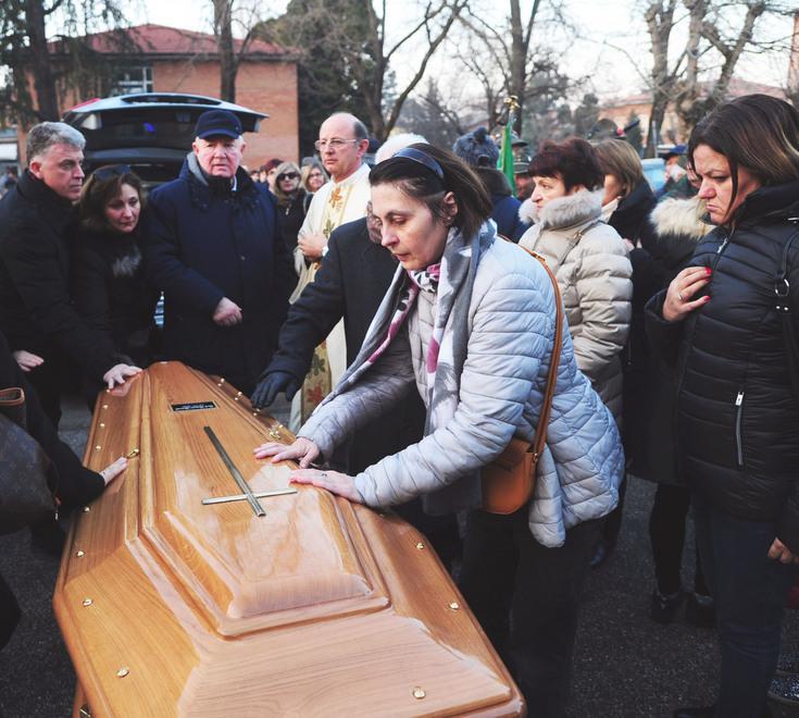 In 2mila per l’addio a don Carlo Lamecchi 