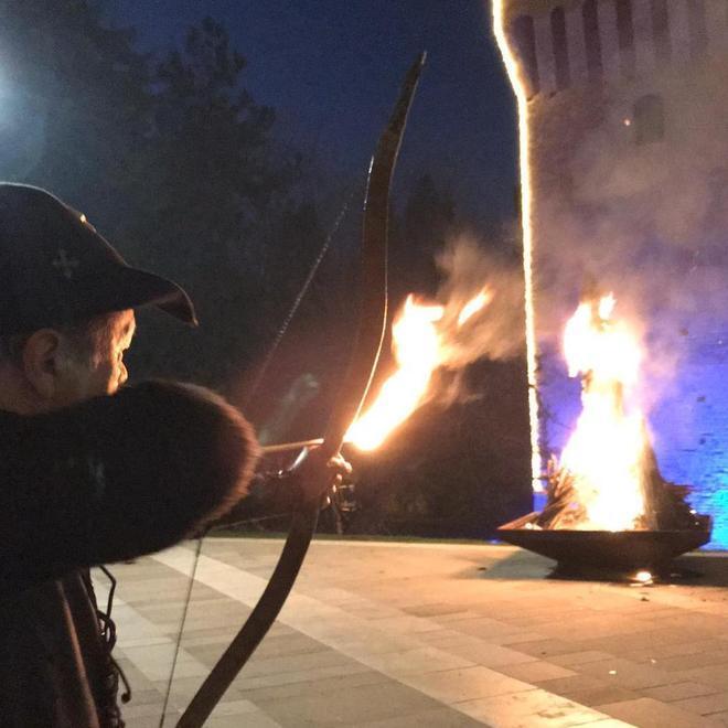 Befana, gli arcieri danno fuoco al paglione