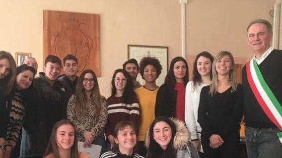 Consegna delle tessere elettorali ai diciottenni