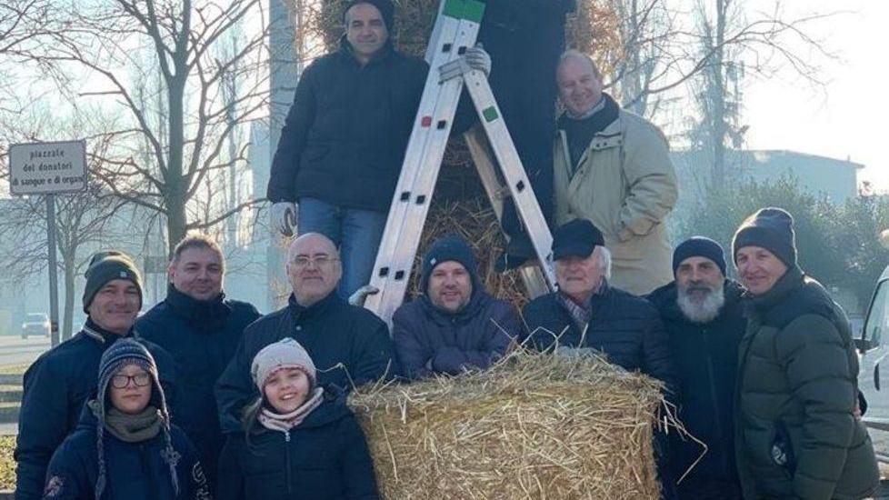 A Cento rubato il fantoccio destinato alle fiamme Il sindaco debutta a Copparo