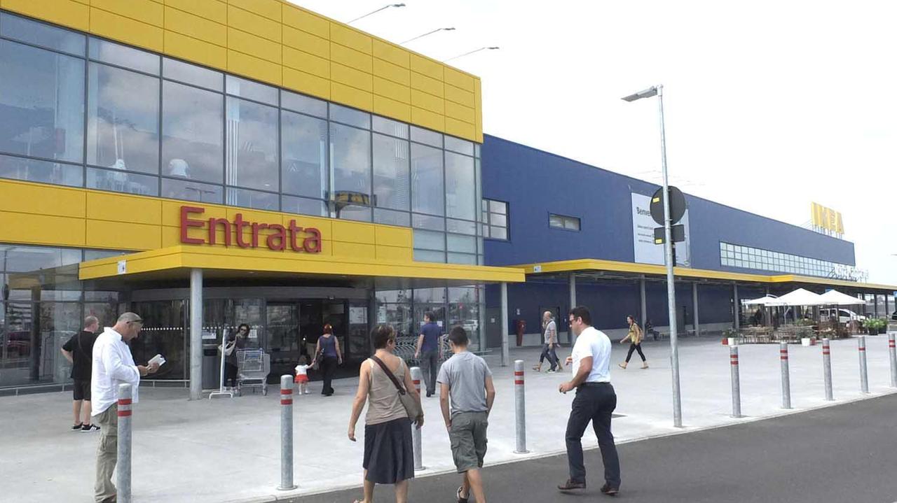 Ikea riapre le selezioni per commessi. Si cercano anche giovani tirocinanti