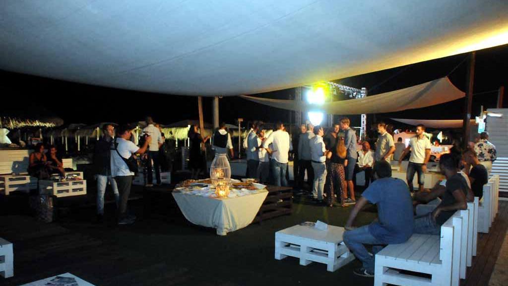 Il Beach Club assume per l’estate 30 stagionali