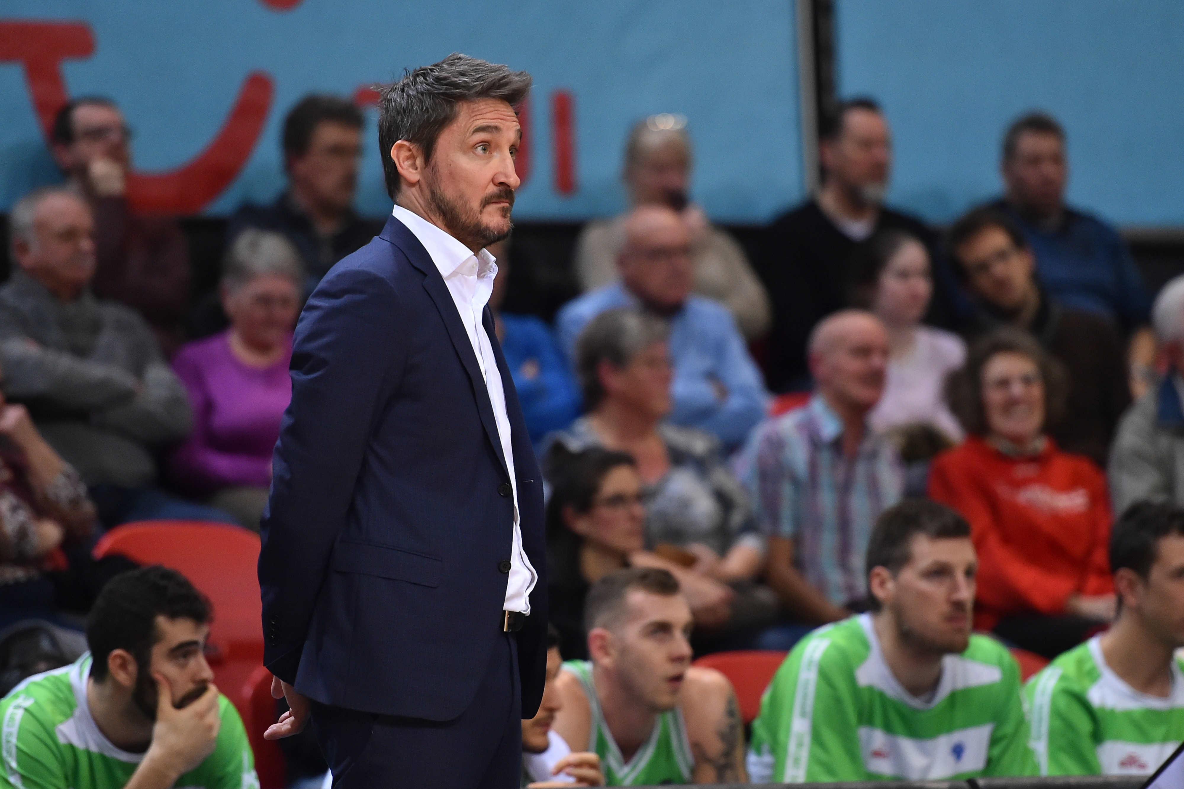 Pozzecco durante la partita contro l'Oostende