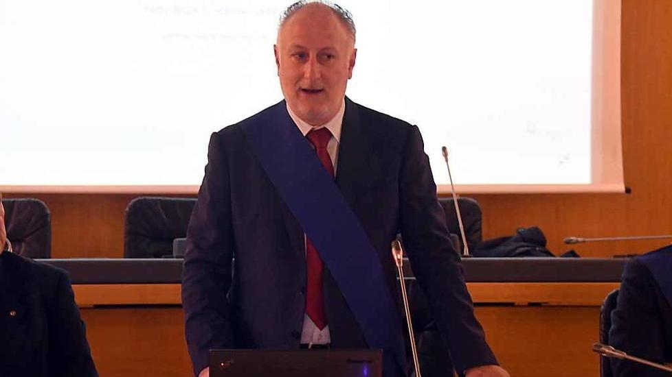 Crollo a scuola, il presidente della provincia: «Sono tre anni che lo urlo. Servono soldi per gli istituti»