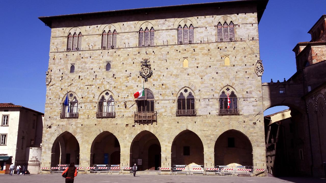 Il palazzo comunale di Pistoia (foto Gori)