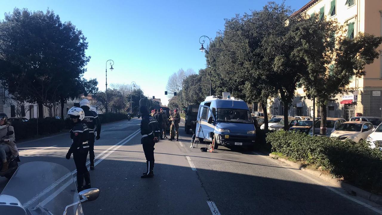 Sospetto pacco bomba sul viale Carducci: era un falso allarme