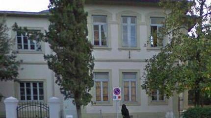 Scuola aperta e alunni al gelo Si scaldano giocando in cortile