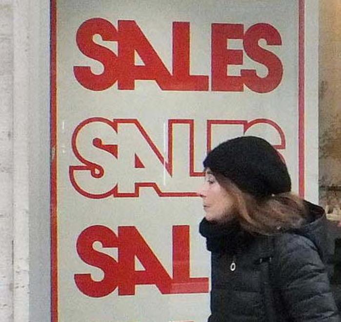 Saldi anticipati e vendite illecite Sono dodici i negozi sanzionati 