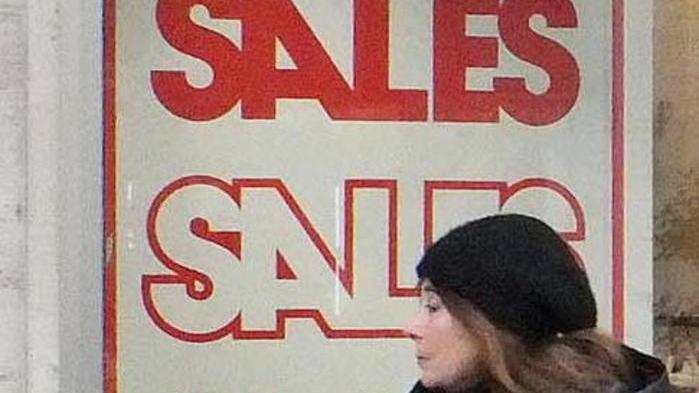 Saldi anticipati e vendite illecite Sono dodici i negozi sanzionati