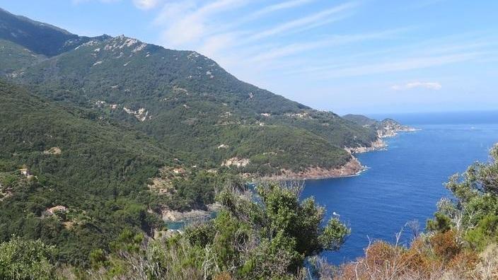 A piedi tra mare e boschi assieme a Legambiente