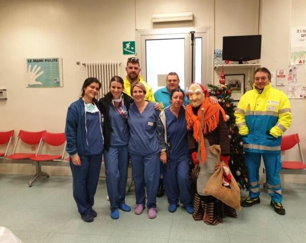 La Befana in ospedale coi volontari di Orciano