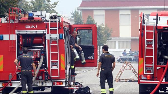 Vigili del fuoco al freddo Intervento del Comune e guasto subito riparato