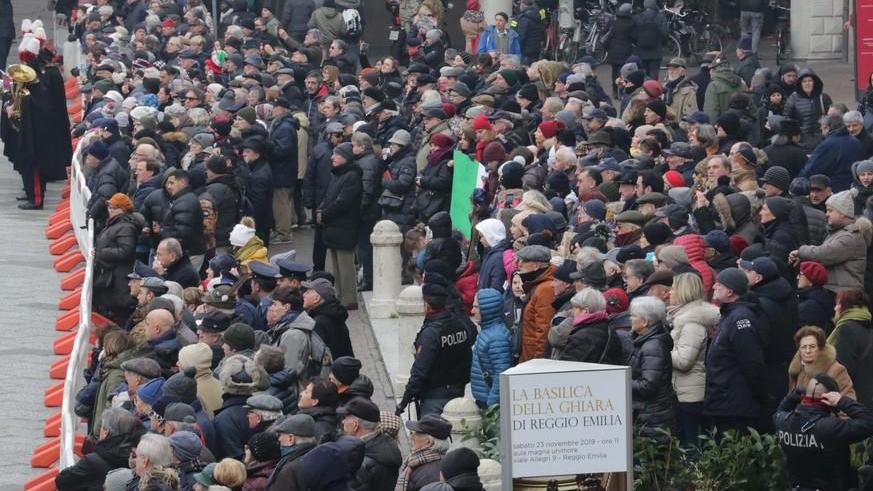 Gli alunni della Balletti commuovono con i canti la Sala del Tricolore