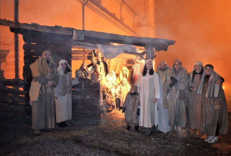 Giorgia nei panni di Gesù durante il presepe vivente 