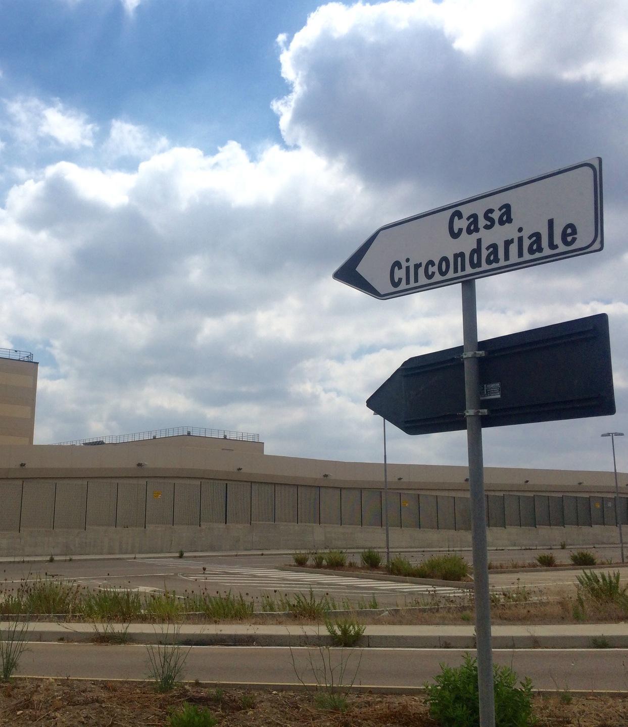 Prelevato e pestato nel garage, i fratelli Pinna restano in carcere 