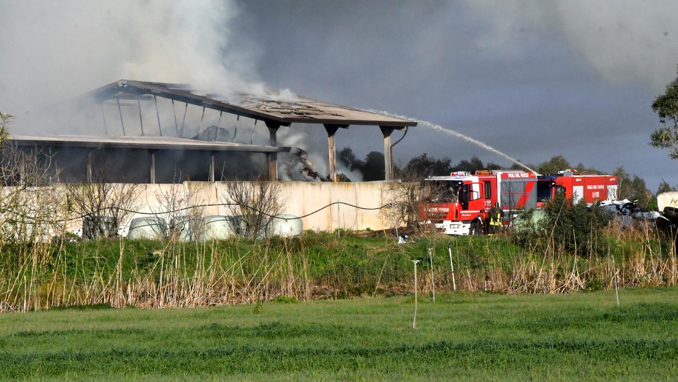 Attentato incendiario, distrutta azienda agricola 