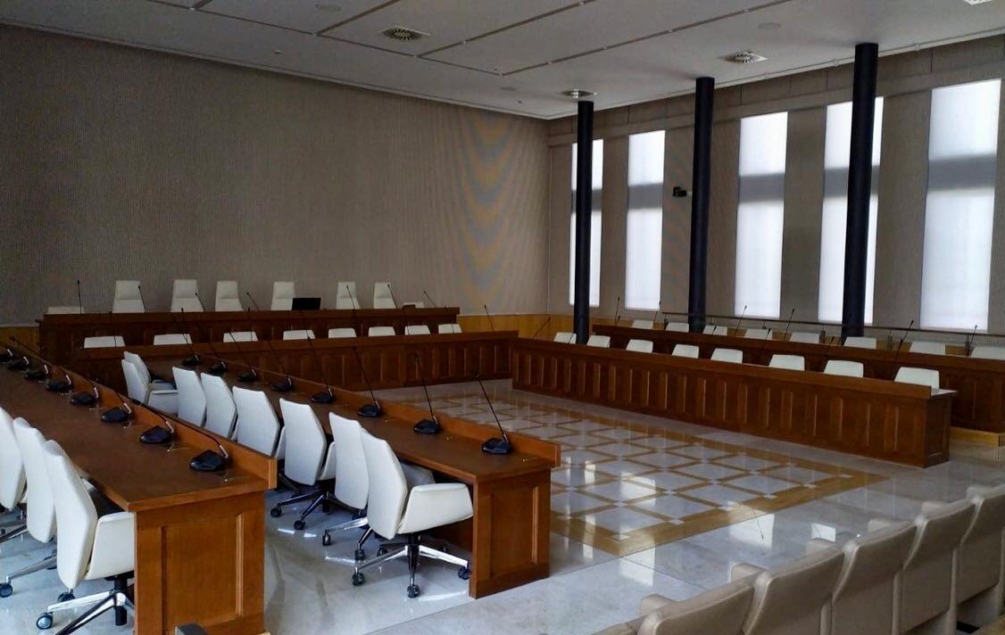 Sabato si inaugura l’aula consiliare da nababbi 