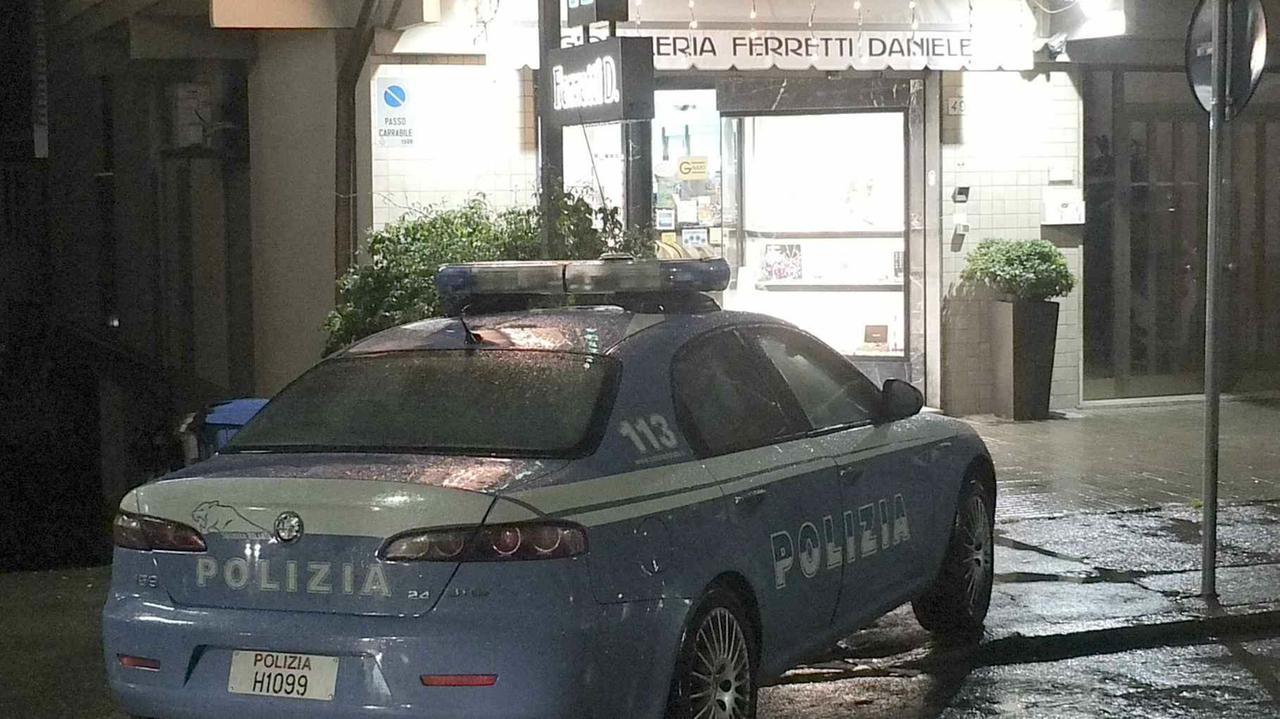 Lo accoltella nel supermercato, la lite iniziata fuori dal negozio