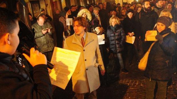 E la sera 300 sardine emergono dalla nebbia
