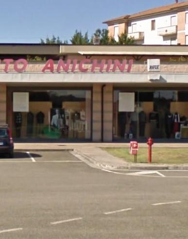 Scatta l’allarme di sera e il negoziante rischia il faccia a faccia coi ladri