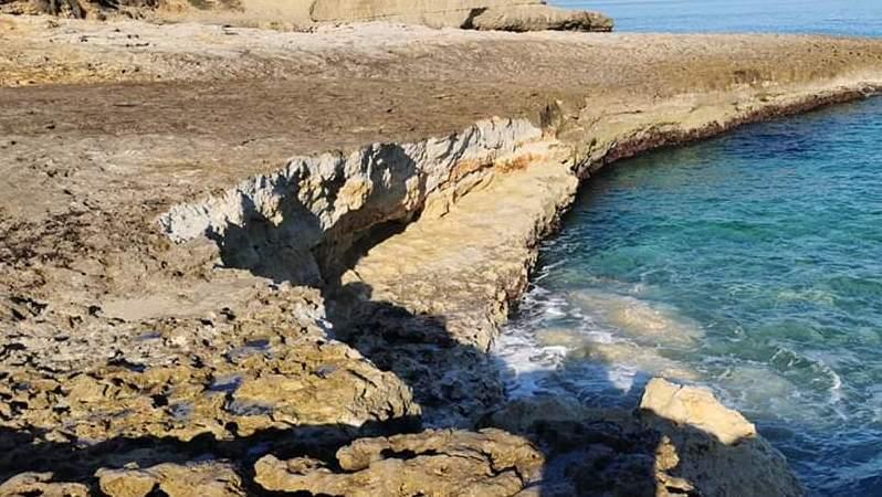Porto Torres, nuovo crollo nel litorale: cresce l’allarme erosione 