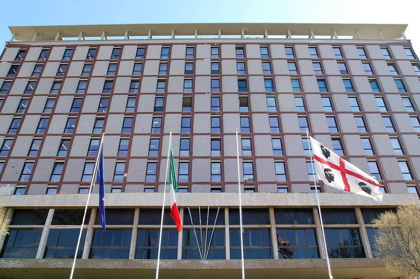Assessorato al personale il direttore sbatte la porta 