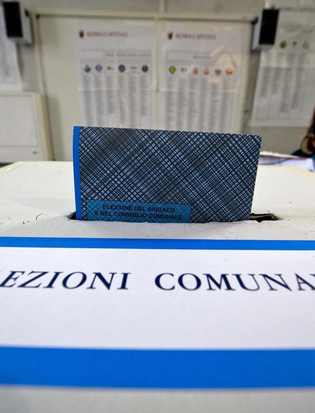 Elezioni, prime manovre negli otto comuni al voto 