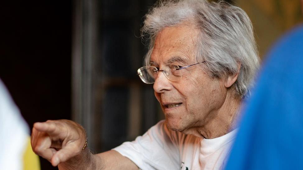 Il poeta e scrittore Giuliano Scabia festeggia alla Casa delle Storie