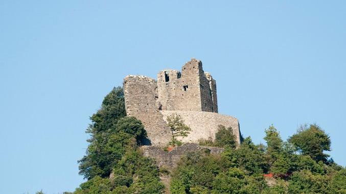 La Rocca di Cerbaia in Val Bisenzio è una delle mete delle escursioni del weekend