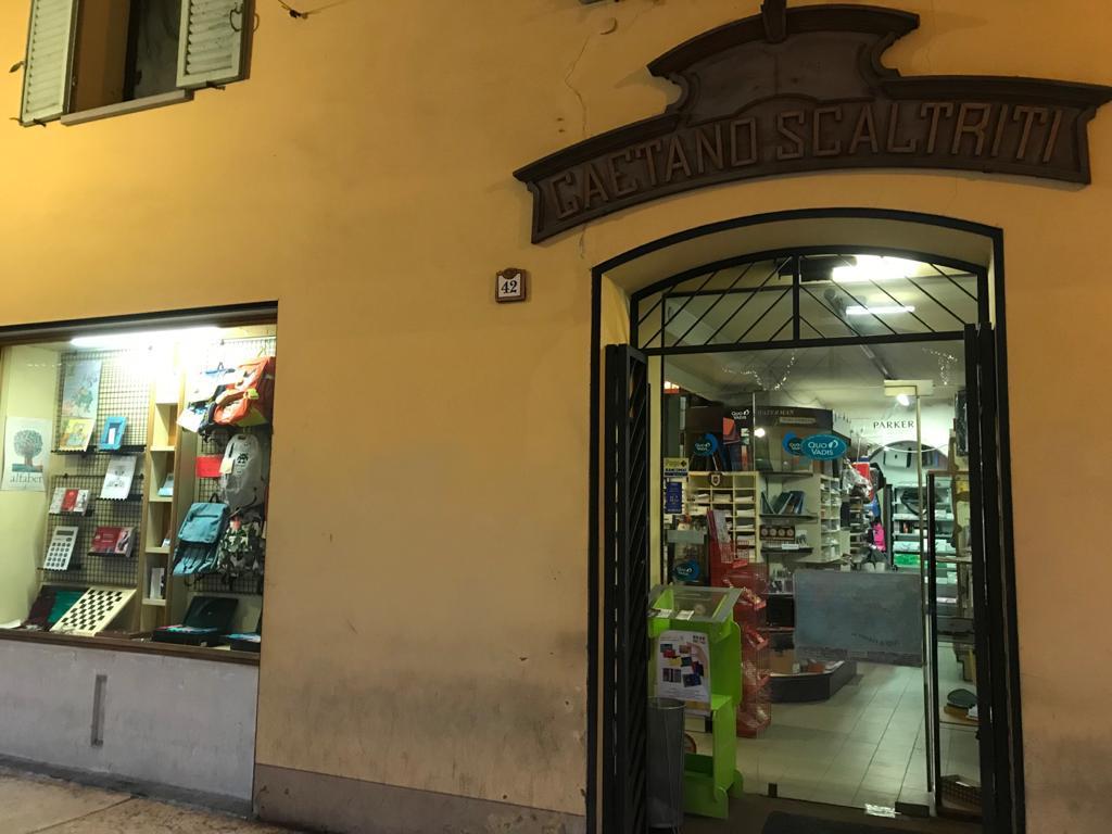 L'ingresso della cartolibreria Scaltriti