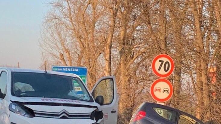 I due veicoli rimasti coinvolti nell'incidente sulla statale Romea a Porto Garibaldi