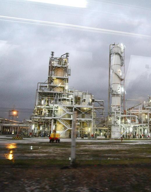 Operaio della Solvay si ustiona un piede con il latte di calce