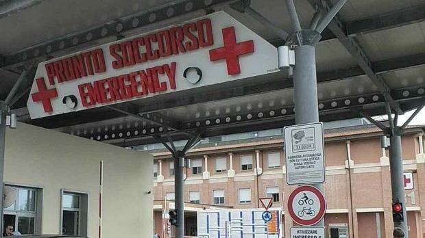 Anziano di 83 anni fa un volo da sei metri: è grave a Cisanello