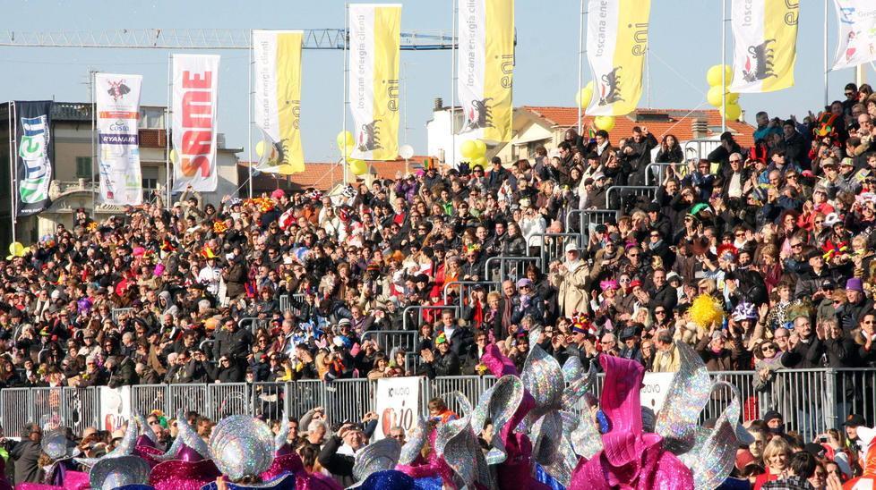 Carnevale di Viareggio: tribune anche lato mare per 230 posti in più 