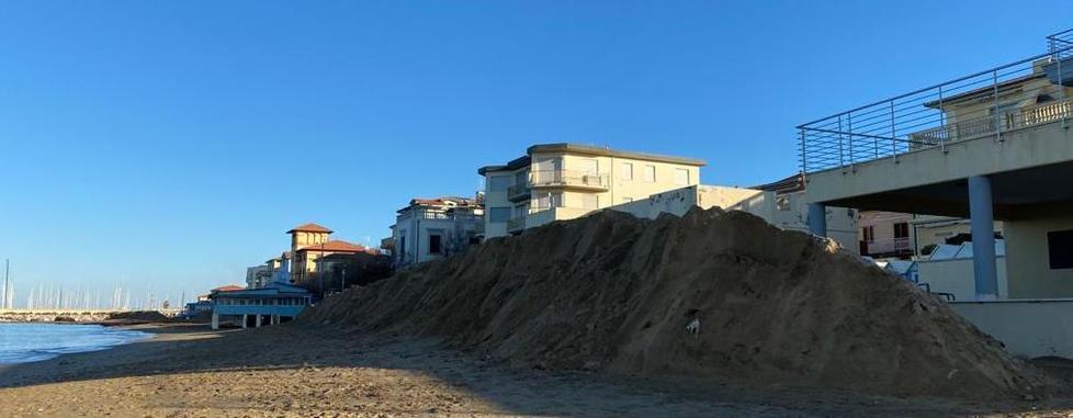 Barriera soffolta Ruspe e camion per far ripartire il cantiere infinito 