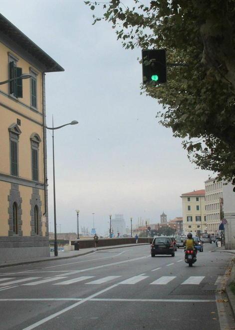 Verde per 2 minuti, si riattiva il semaforo di piazza Mazzini 
