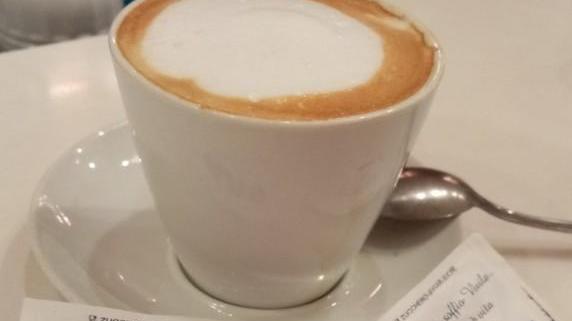Bustine di zucchero con slogan dell’Avis per reclutare donatori