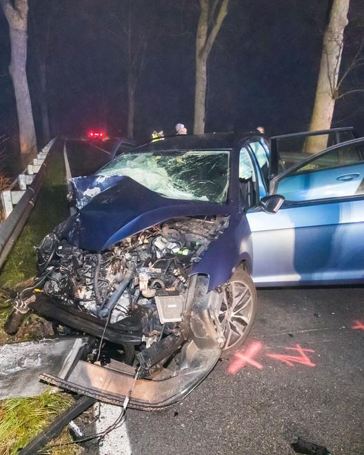 Due feriti nello scontro frontale Uno estratto dopo 45 minuti 