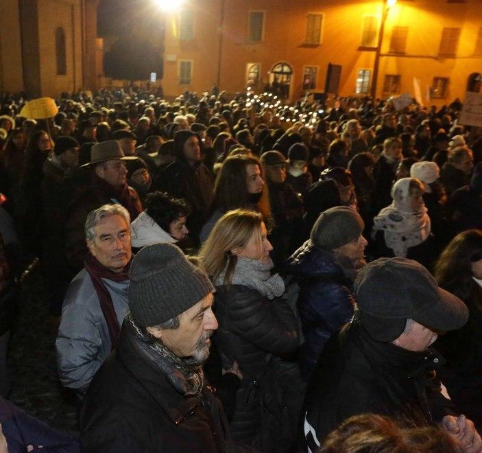 Cinquecento sardine in piazza surclassano duecento leghisti