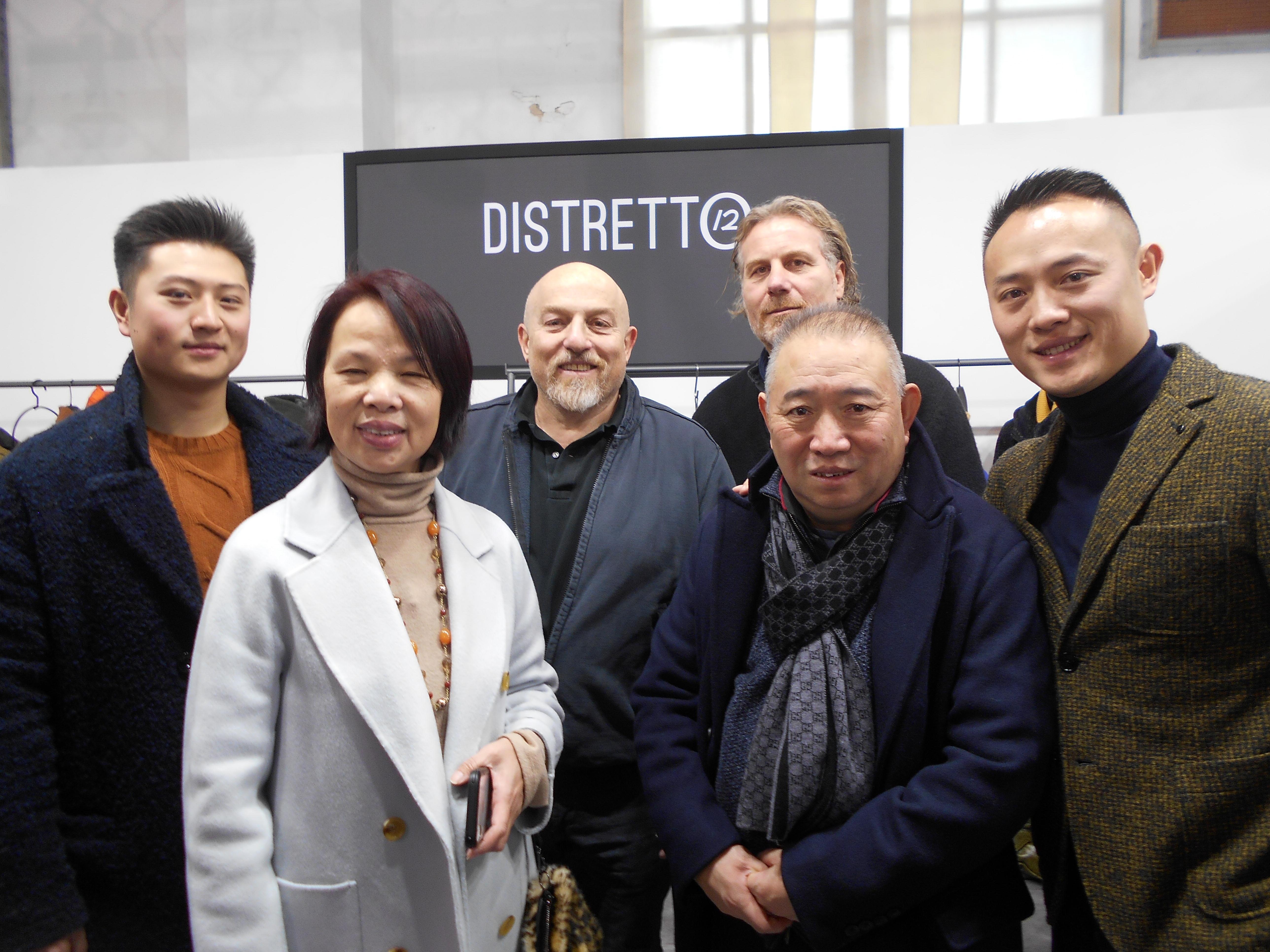 Lo staff del Gruppo YL-Distretto 12: da sinistra Marco Hong, Giada Hu, Andrea Checchi, Nicola Checchi, Shangzhu Hong, Alessandro Hong