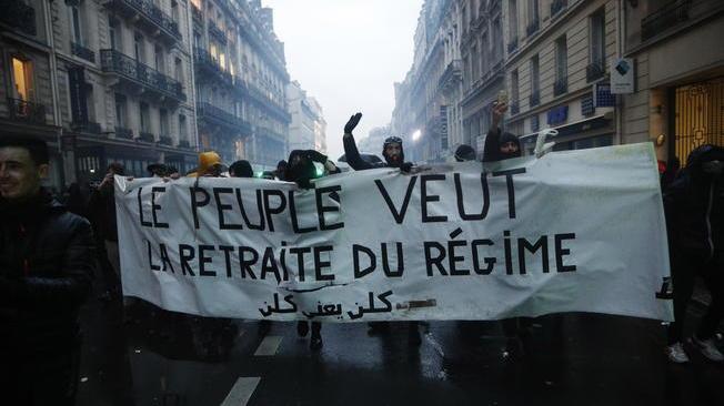 Protesta a Parigi, governo farà proposte