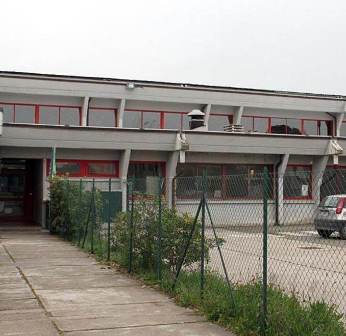 Tracce di topi, chiusa scuola a Montignoso 