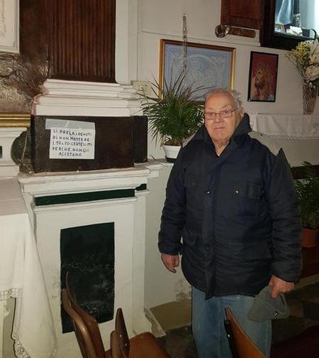 L'appello del custode della chiesa: «Offrite almeno 50 centesimi a candela» 