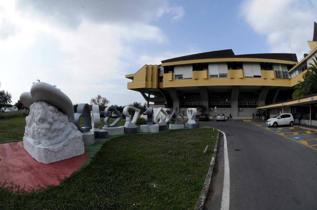 Garza dimenticata nel petto per 10 anni: il paziente rifiuta la cifra del risarcimento 