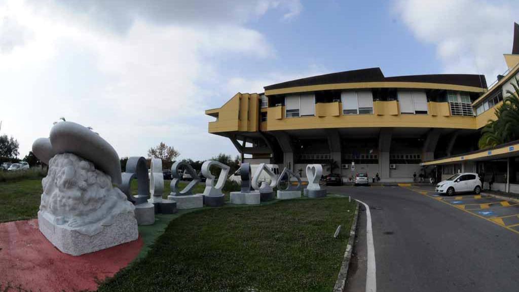 Garza dimenticata nel petto per 10 anni: il paziente rifiuta la cifra del risarcimento