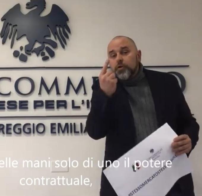 «Negozi in crisi, scendiamo tutti in piazza» 
