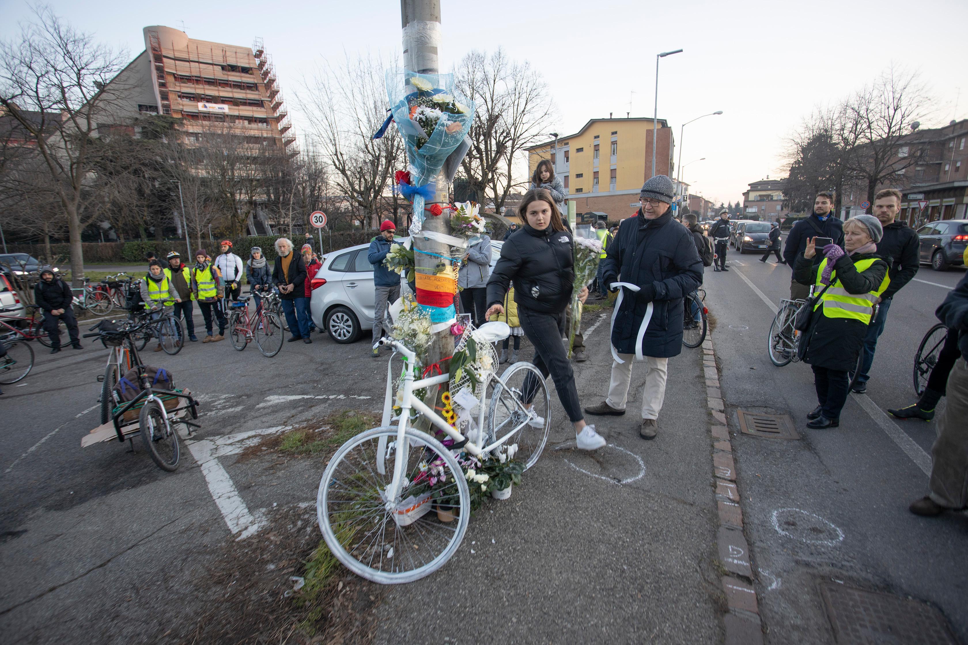 Modena, una bicicletta bianca per chiedere sicurezza 