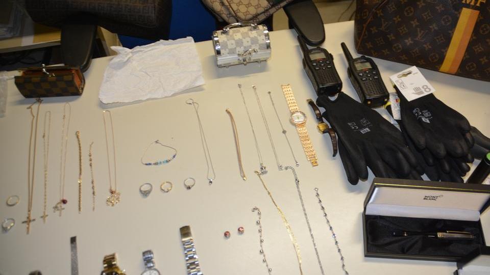Tesoro di gioielli rubati scoperto in un B&B Appello ai proprietari
