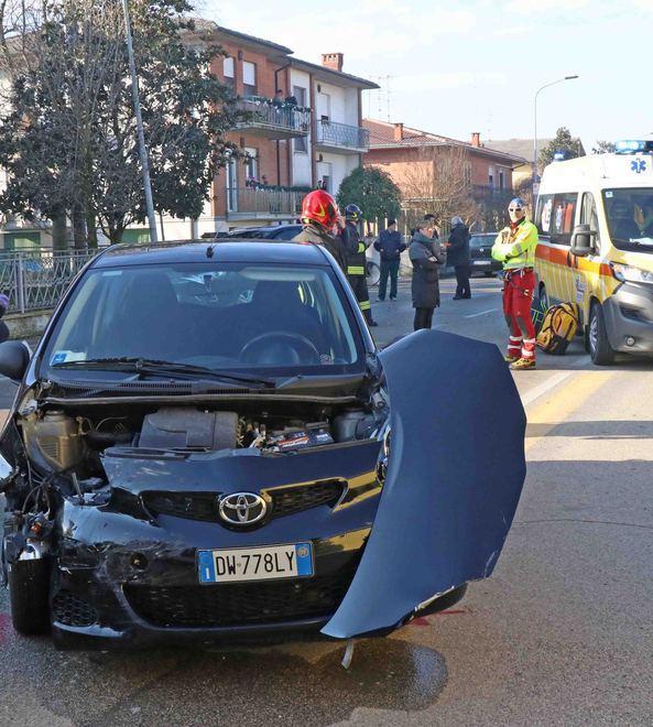 Scontro all’incrocio in centro a Vigarano Paura per una donna 
