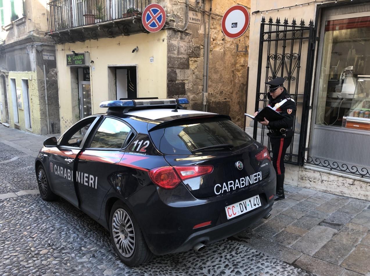 Sassari, spacciavano davanti ai bimbi di uno e tre anni 